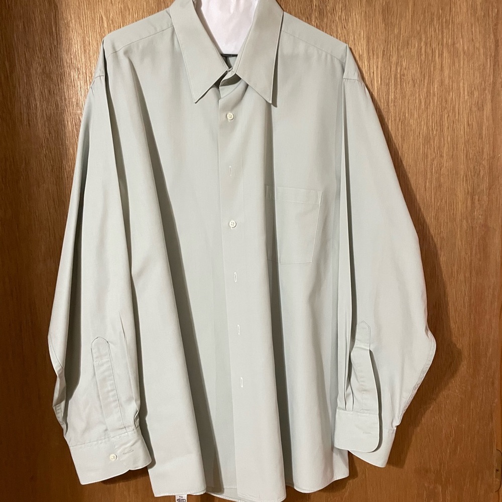 Van Heusen Light Green 17 1/2 34/35 Dress Shirt